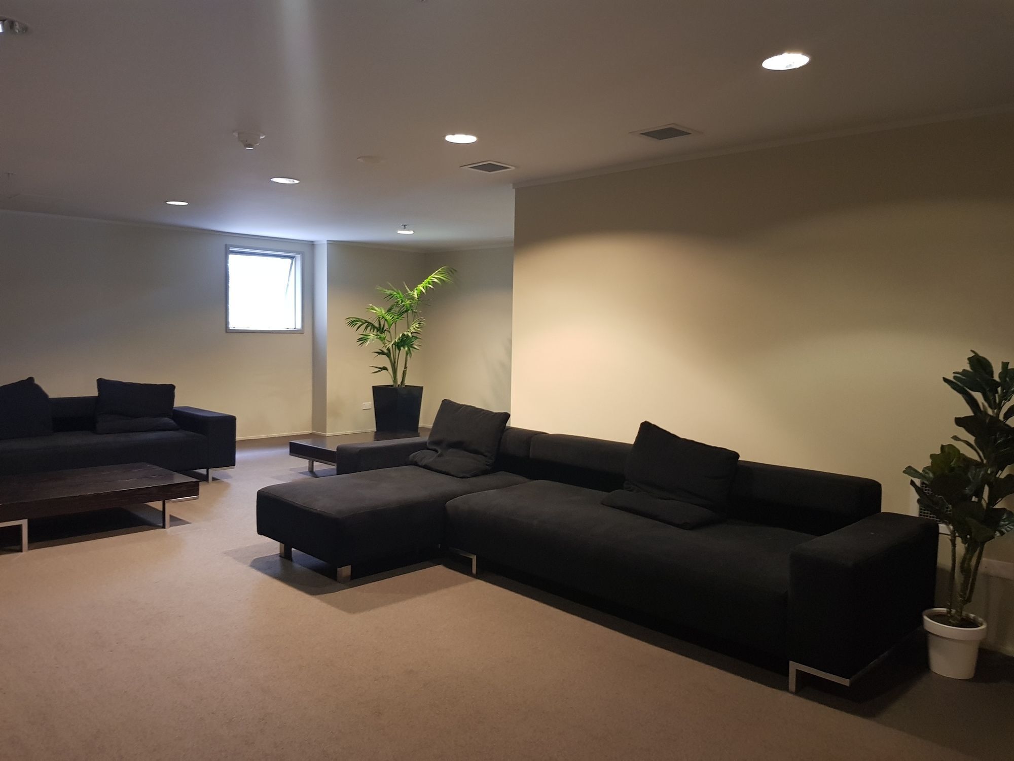 Apartment Cosy Two Bedroom High Rise